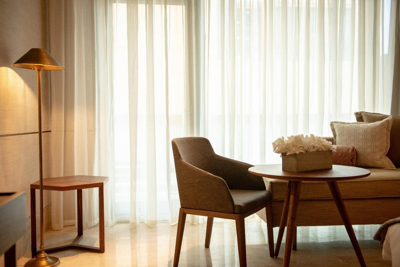Shirvan Hotel City Yard Džidda Exteriér fotografie A living room with a floor lamp