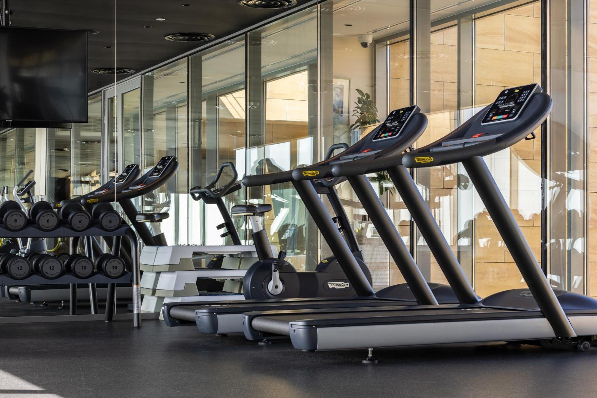 Shirvan Hotel City Yard Džidda Exteriér fotografie Treadmills in a gym